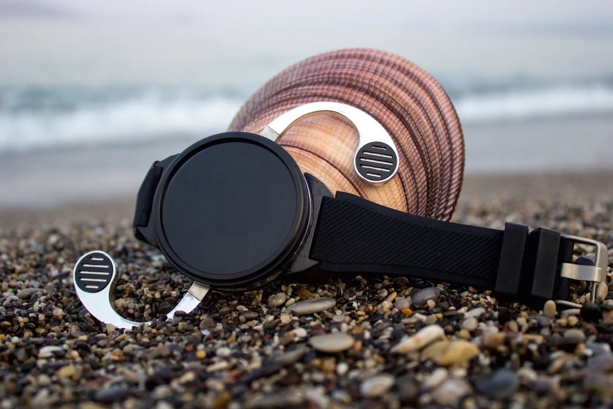 The Shell smartwatch/smartphone, with its wings extended