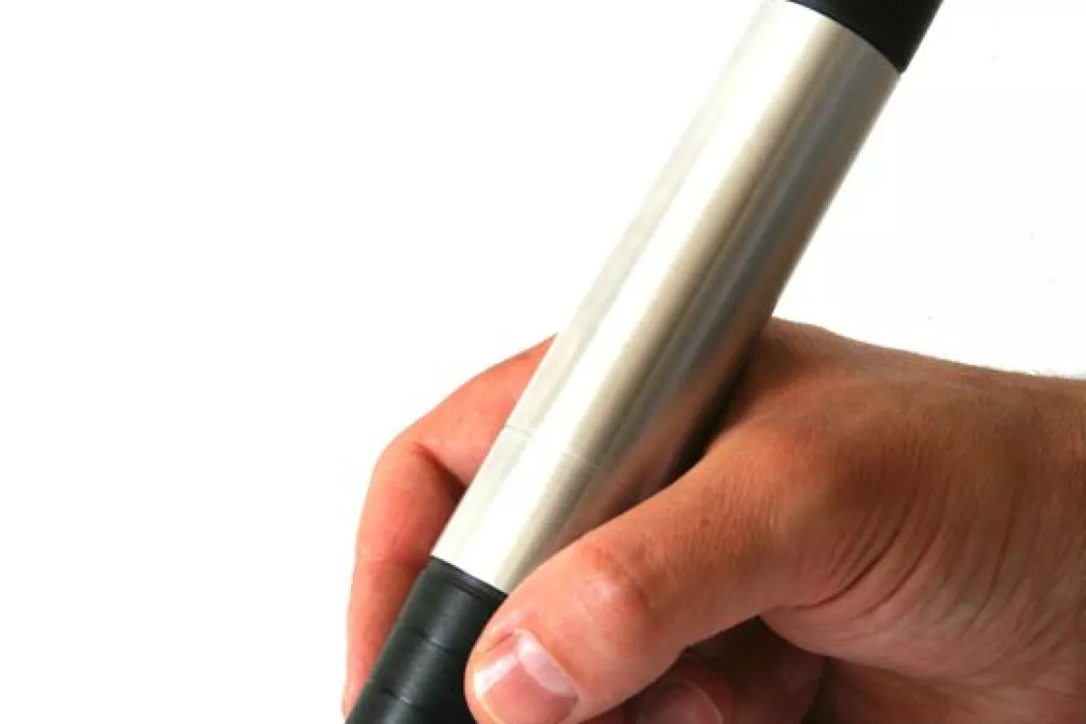 The prototype pen, that is reportedly able to identify and reduce stress in its user (Photo: Delft University)