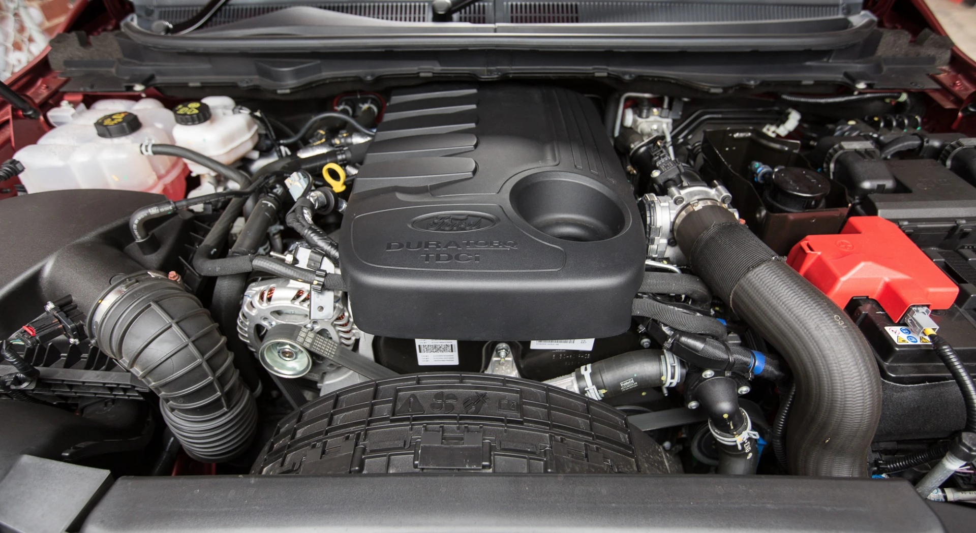 Under the hood is a 3.2 L, 5-cylinder, turbocharged diesel mated to a 6 speed transmission and making 143 kW at 3000 rpm and 470 Nm of torque