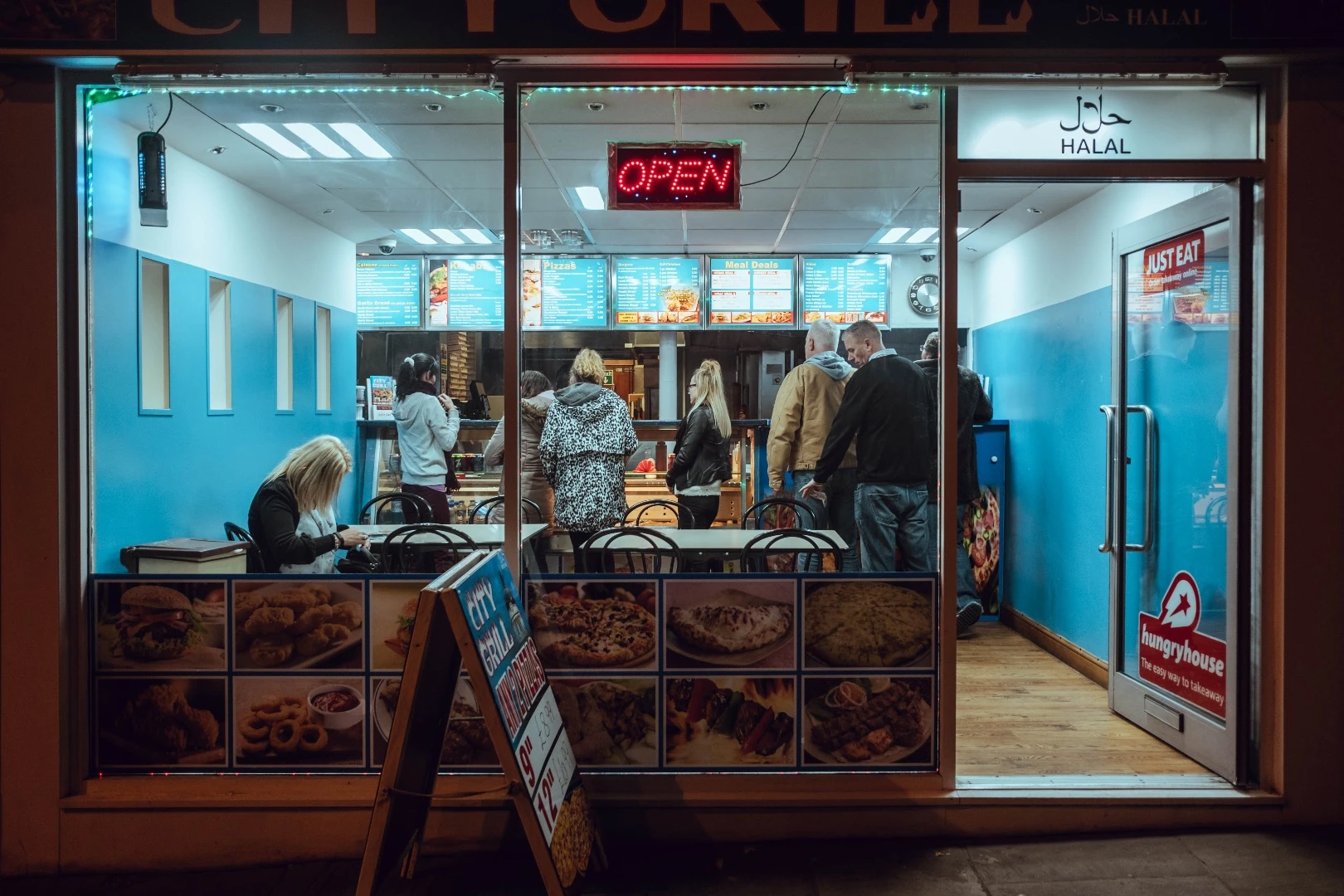 Winner of 04:00 Hour. Nicolas Barber “From the club to breakfast”, taken Nottingham, UK
