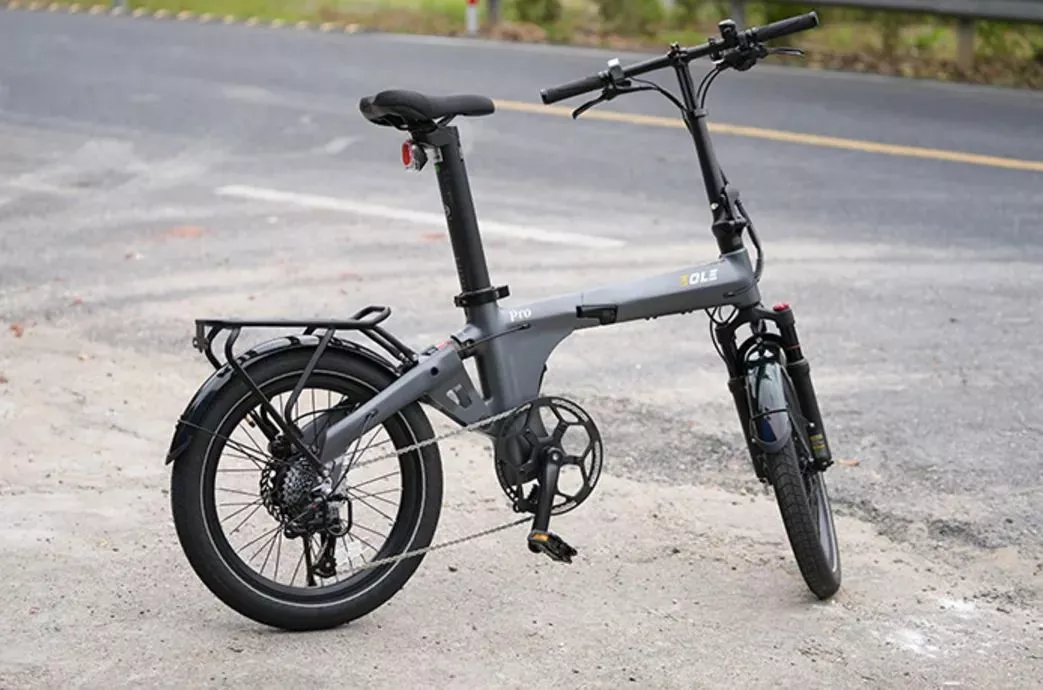 The Eole X Pro features a 9-speed derailleur, wider tires than its X sibling and can be optioned with a rear rack