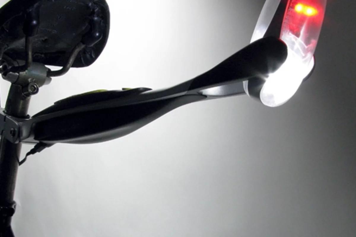 The Firefly bicycle light shines brightly on cyclists' backs and the road beneath their wheels when traffic approaches to provide greater visibility to motorists