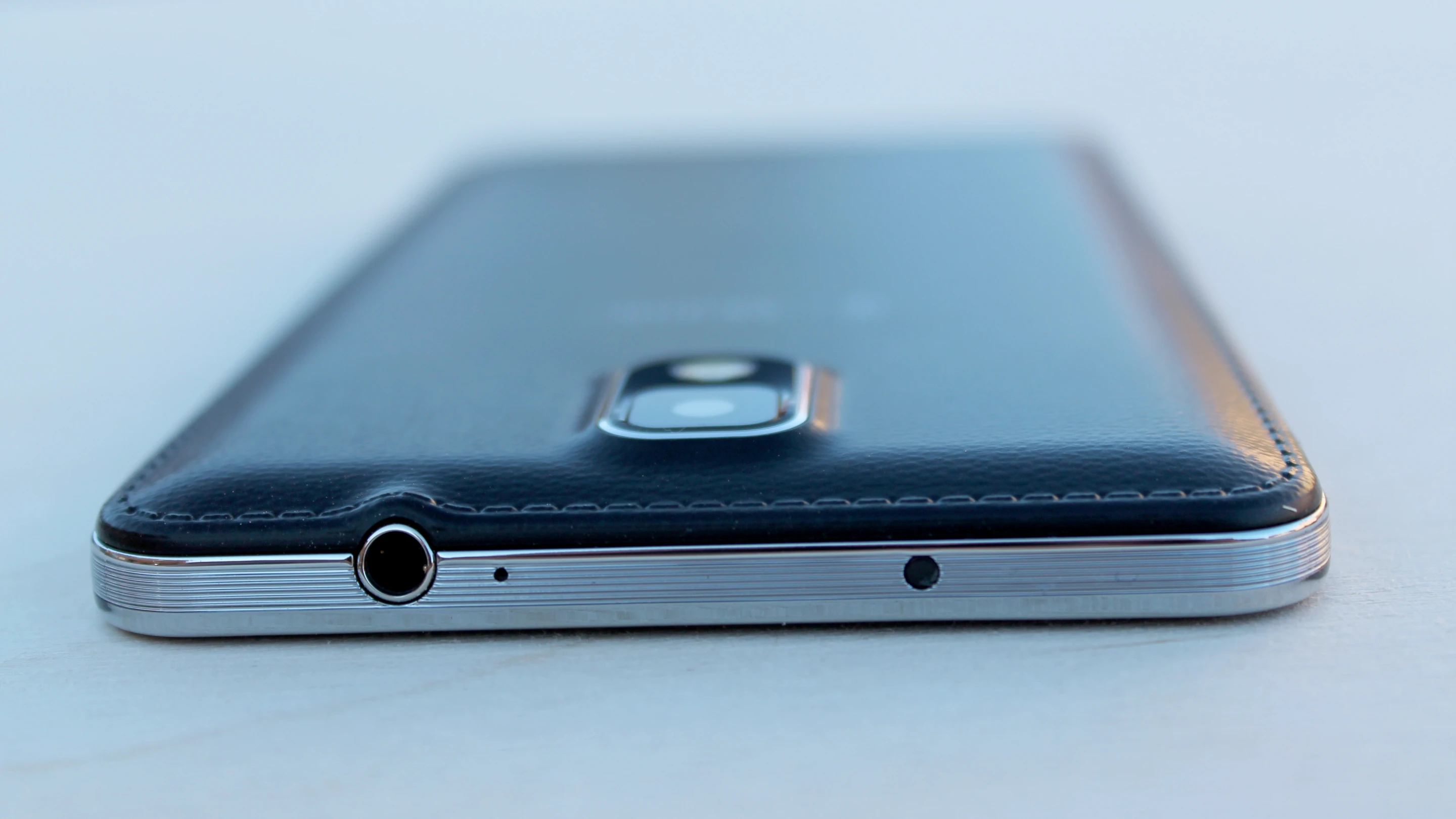 The Note 3 is 79 mm wide