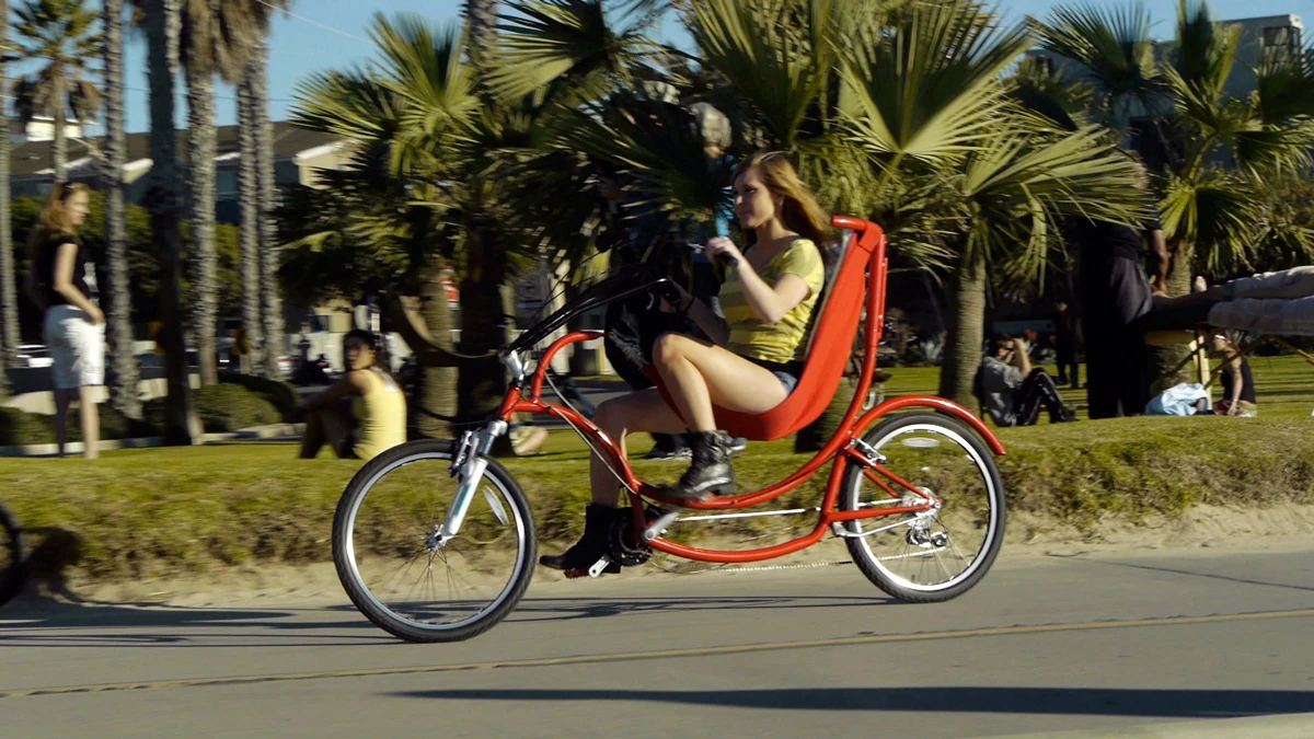 A tush-friendly BananaHama Bike in action