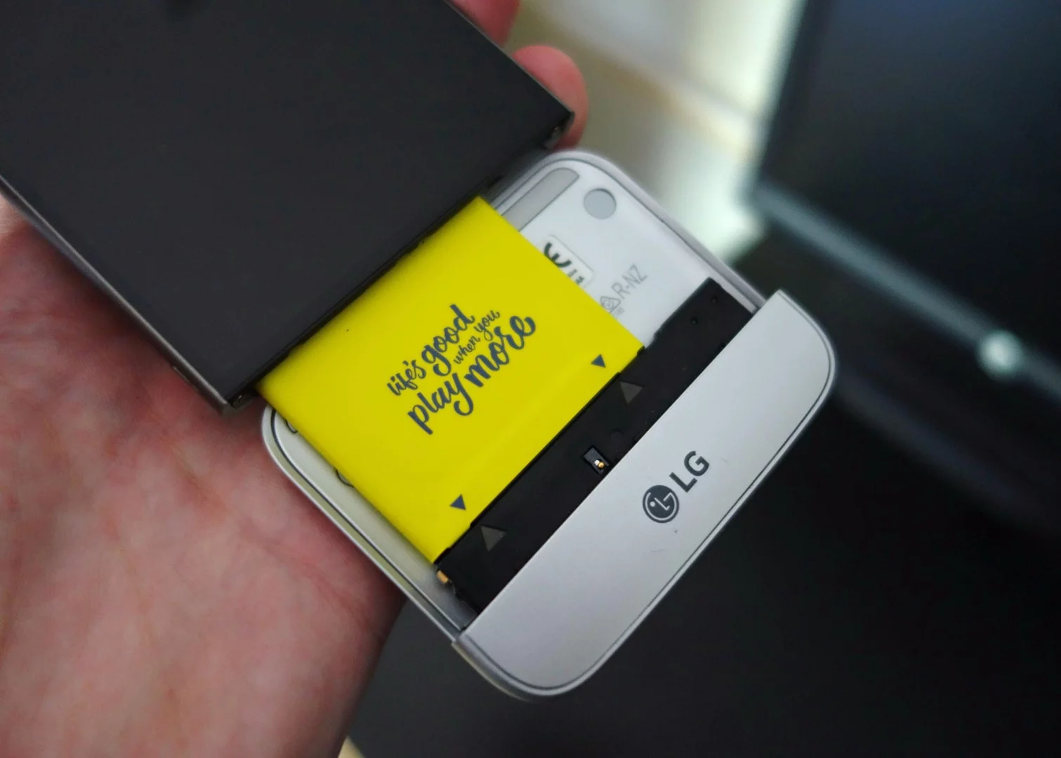 This is the LG Cam Plus, designed to help you snap photos more easily