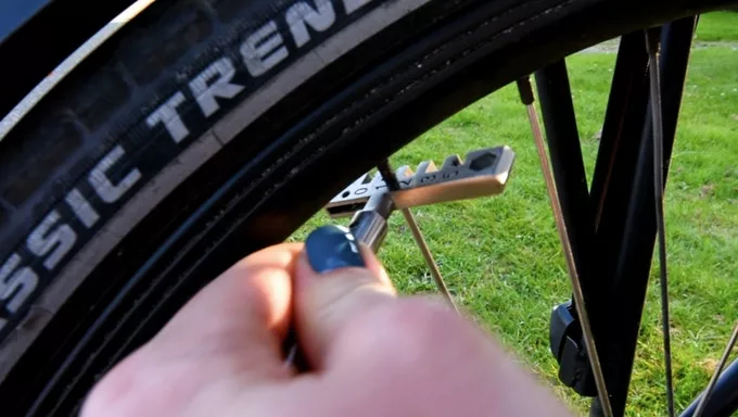 A set of five spoke wrenches are also built into the top of the Distinct's removable T-shaped tool for on-the-spot bike wheel repairs