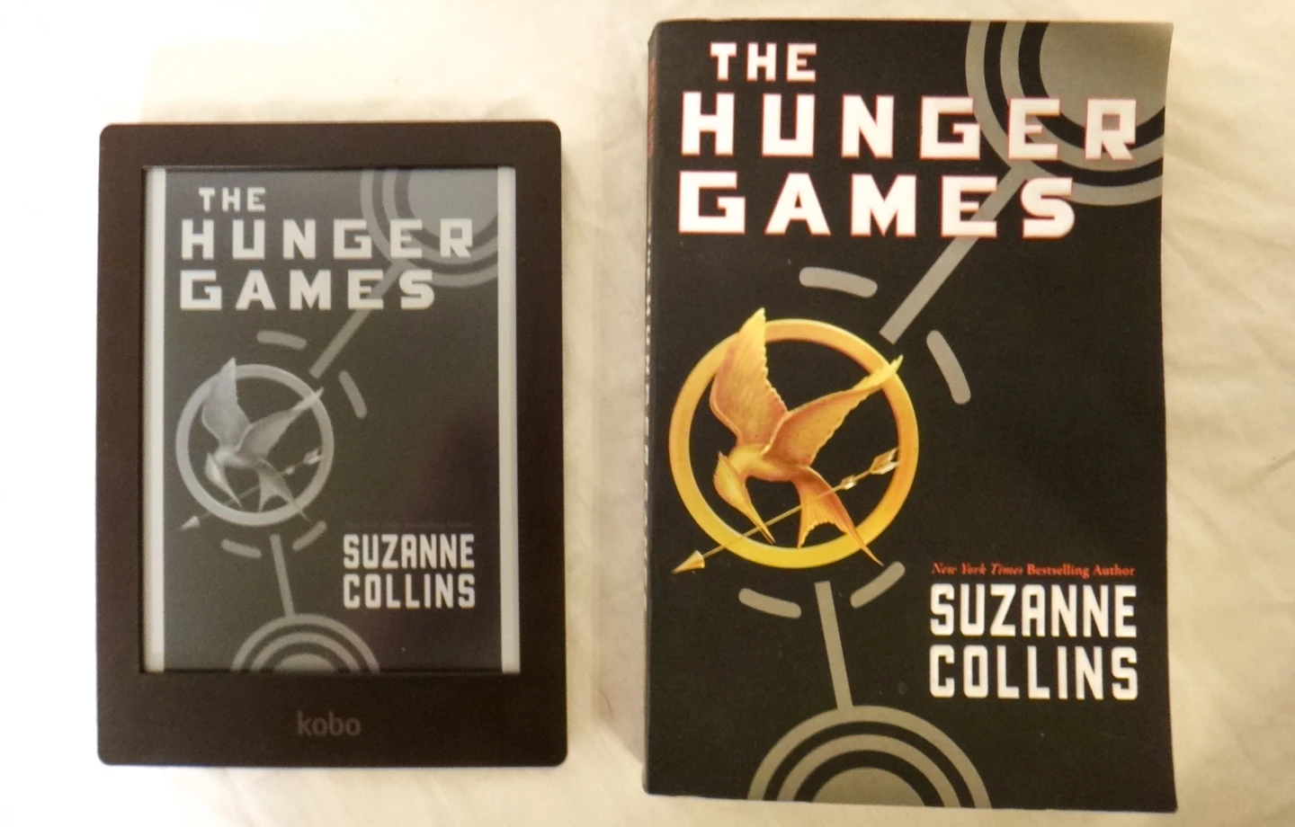 When showing a book cover, the image on the e-reader ends up looking less like a digital display and more like a framed black-and-white print