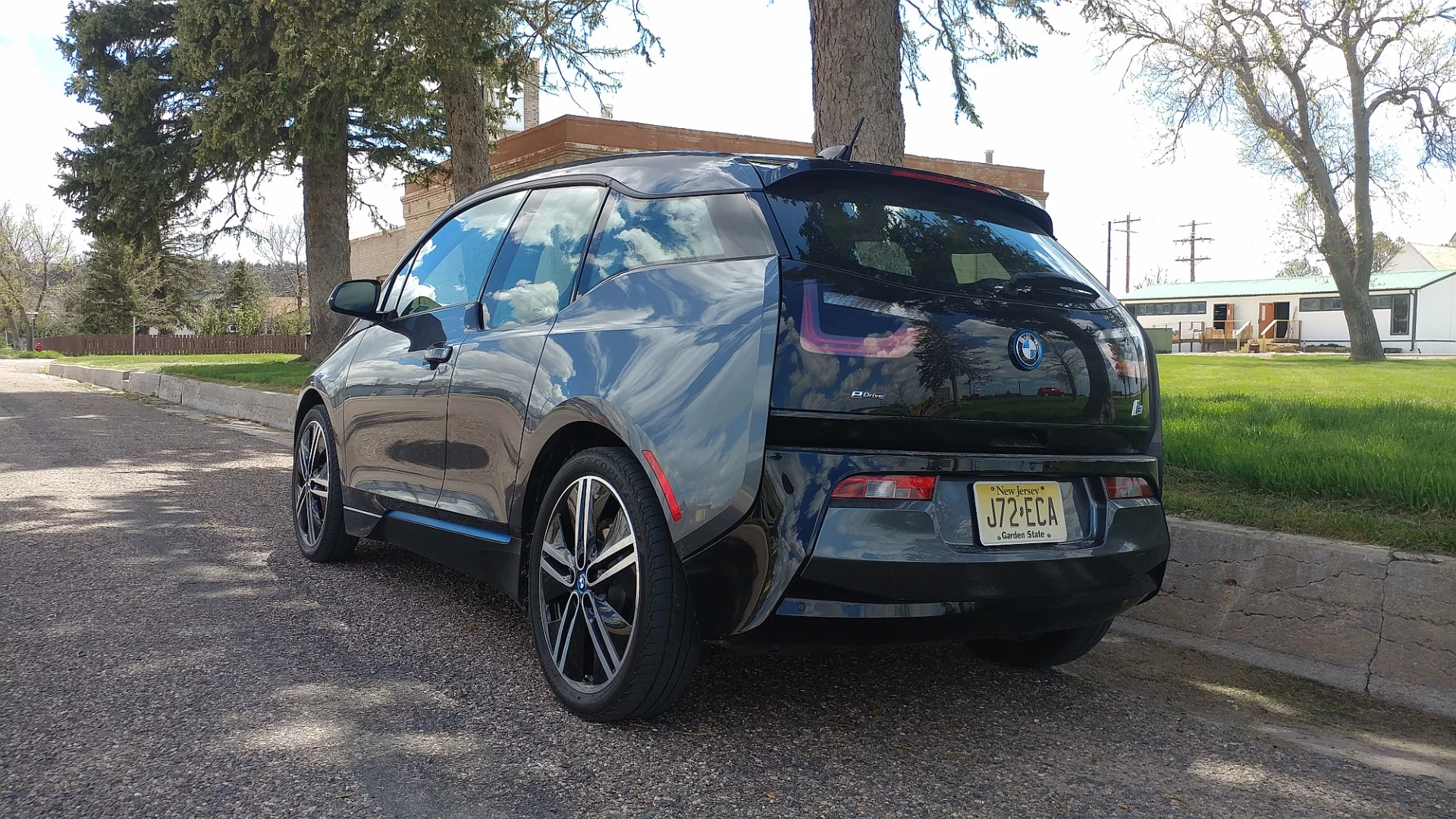 What must be made clear about the i3 is that it’s primarily an urban and suburban vehicle