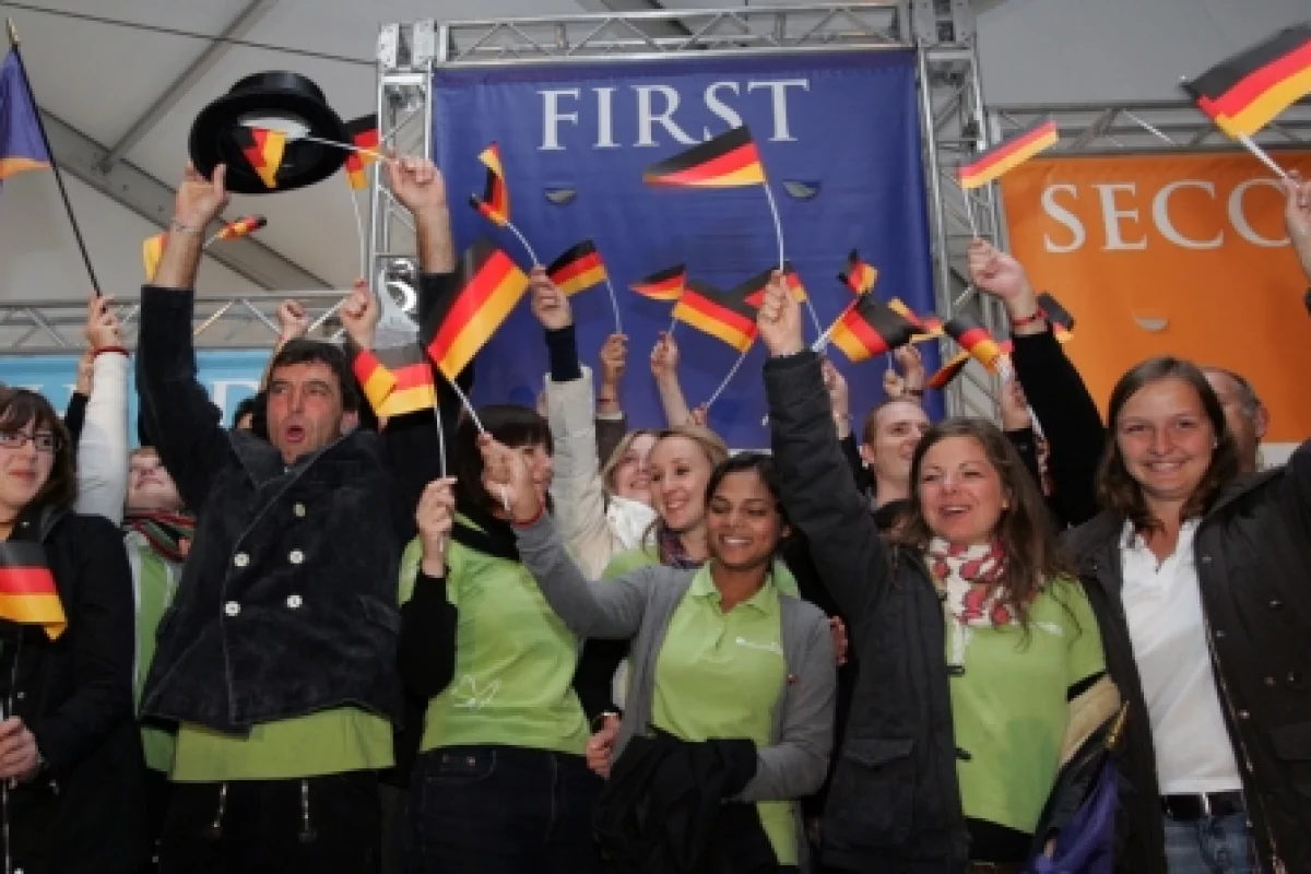 Team Germany celebrates its overall first place win (Photo: Stefano Paltera/U.S. Department of Energy Solar Decathlon)