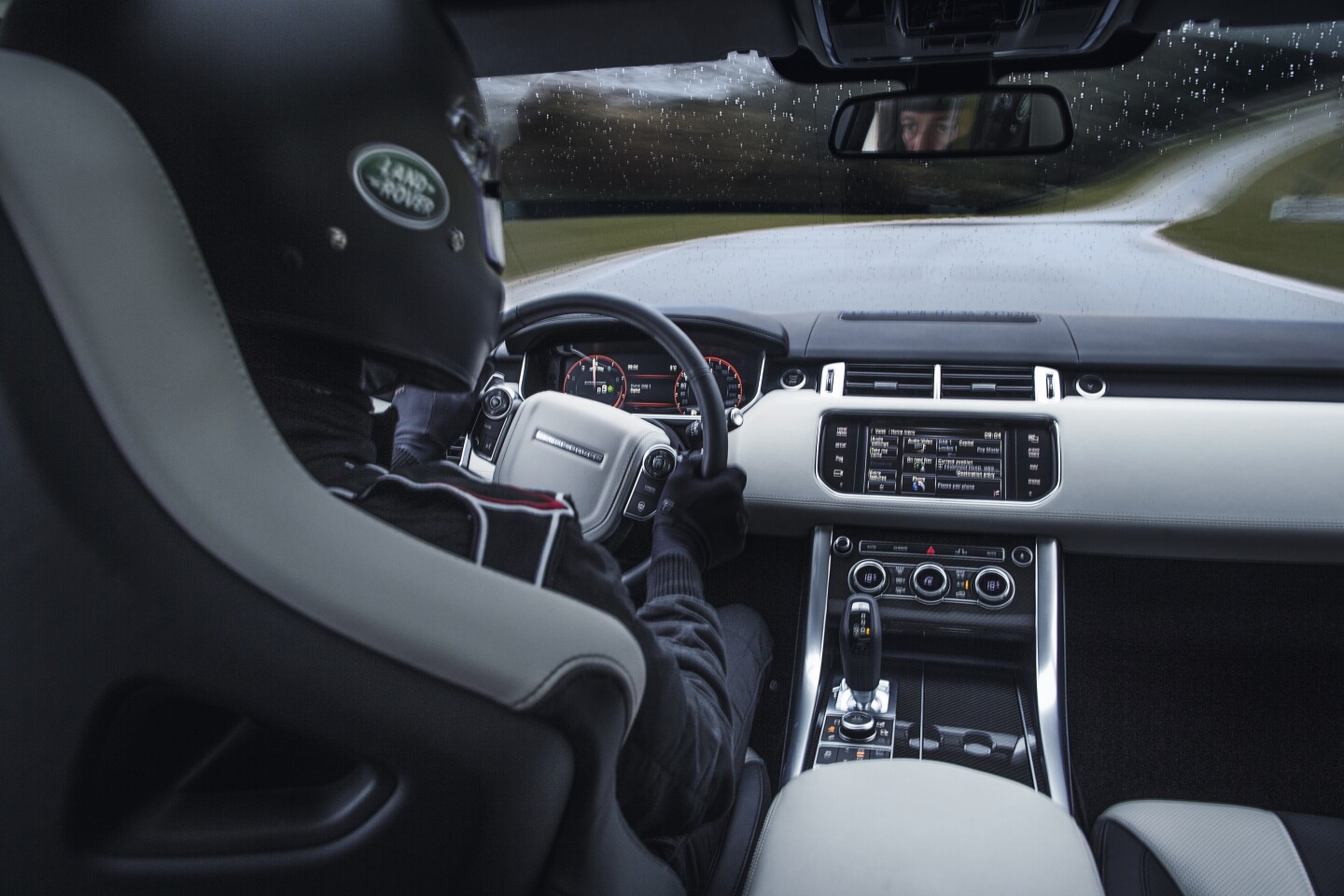 Cockpit of the 2015 Range Rover Sport SVR