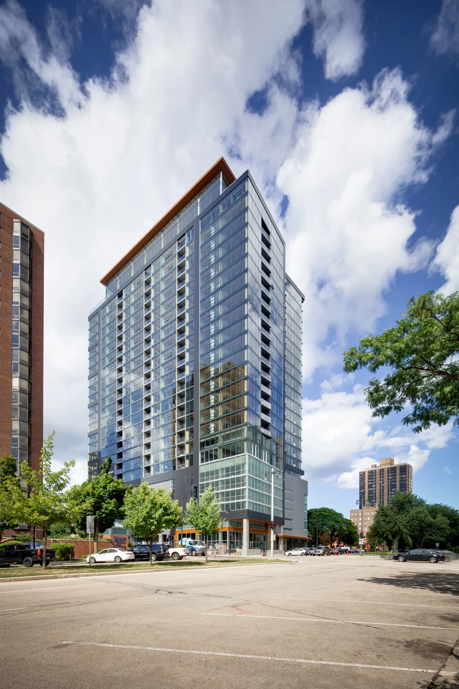 The Ascent consists of 25 floors. The lower floors include retail and amenity spaces, while the upper floors host a total of 259 apartments