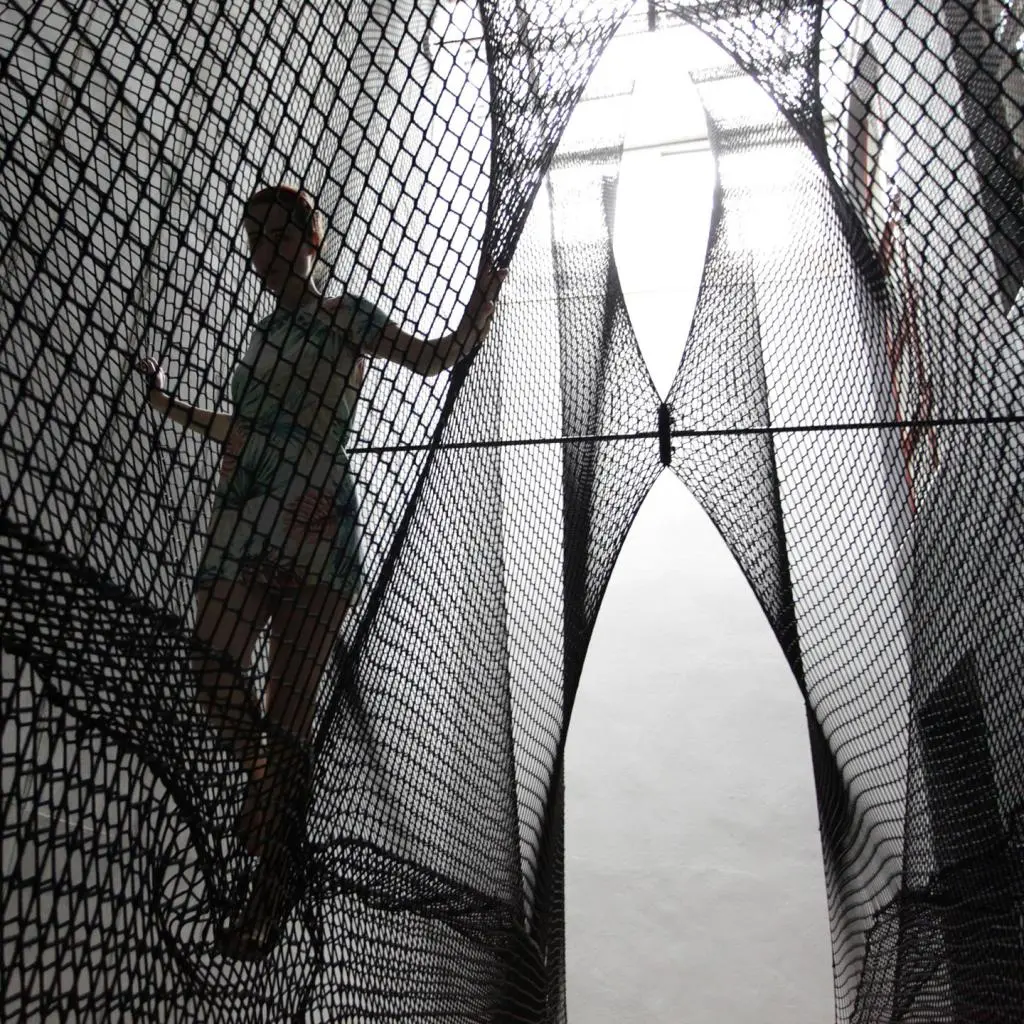 Net Linz sags as people walk along it