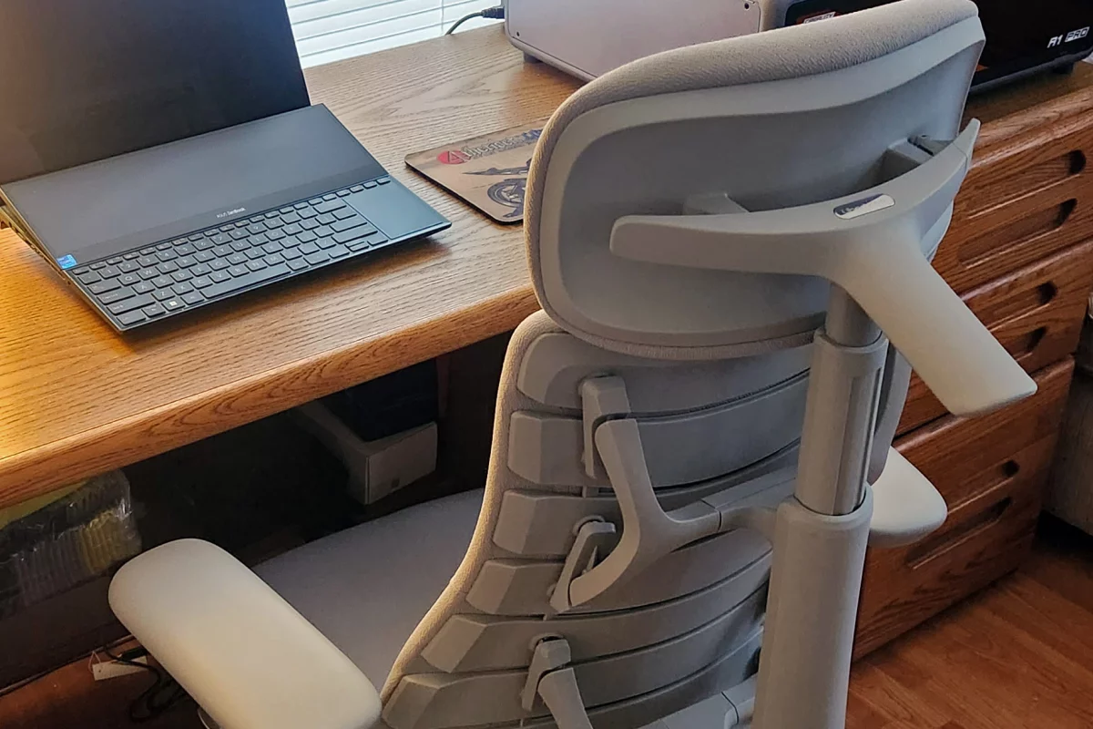 The Omni gives off vibes that, depending on my mood, go from cool alien sci-fi to "I'm feeling pretentious."