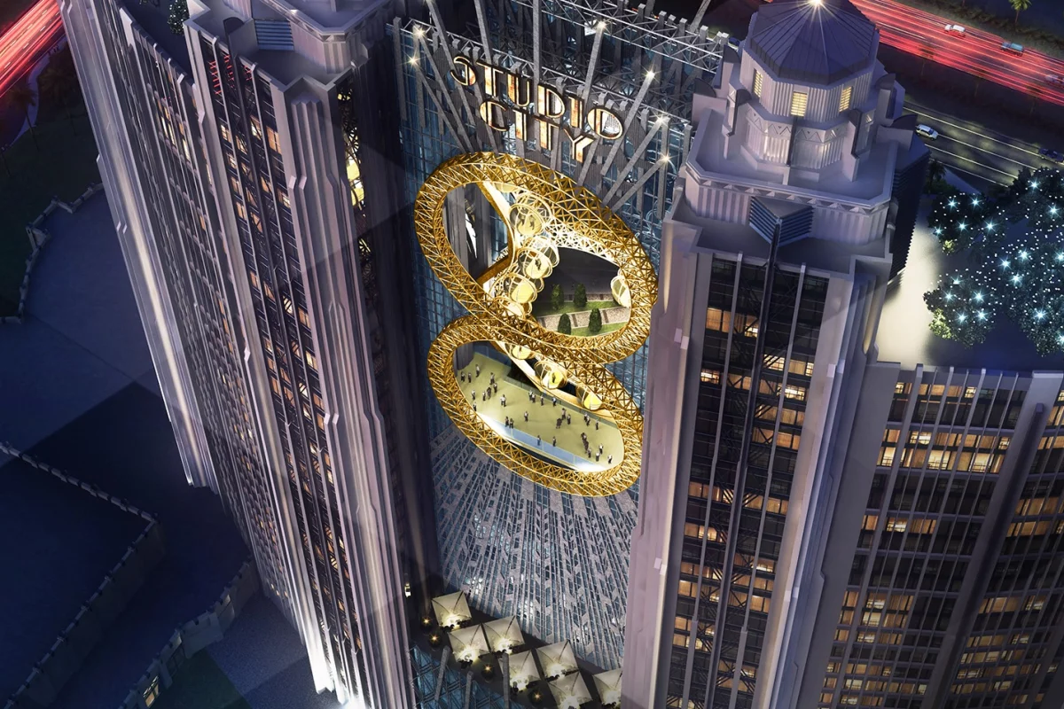 The Golden Reel figure-eight Ferris wheel will be located between the two central towers of the resort hotel