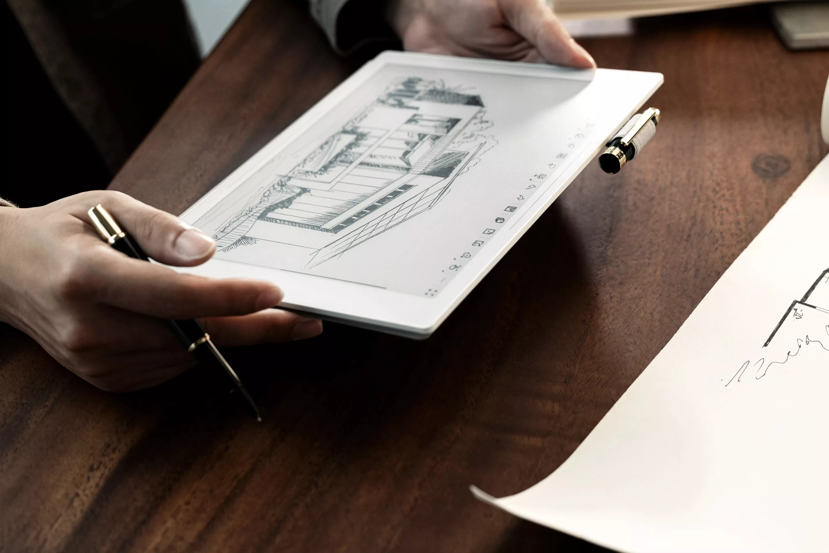 The Manta doesn't ship with a pen input included, but all of Supernote's pens come with a ceramic NeverReplace nib