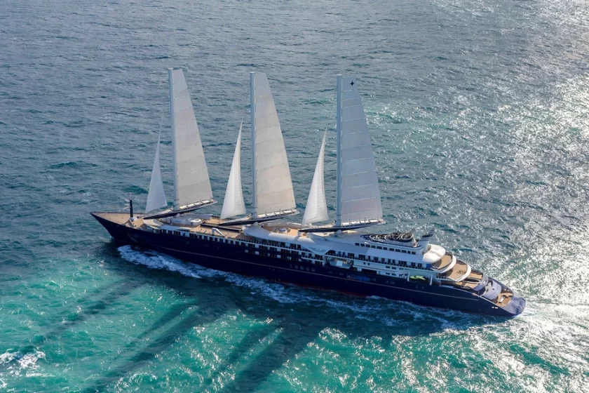 The Orient Express Corinthian underway
