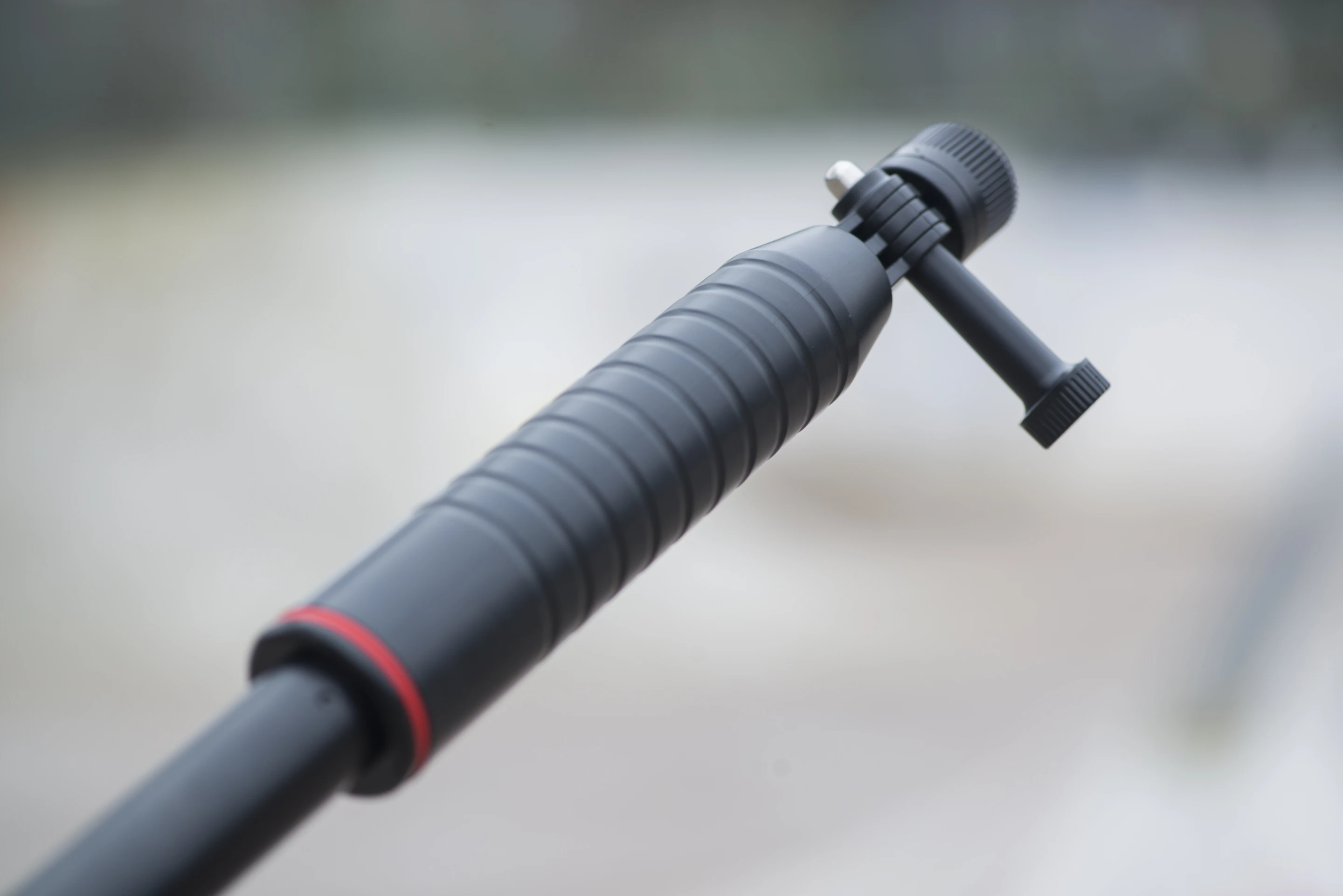The extension pole in the Joby Action Grip and Pole set measures 46 cm (18 in) (Photo: Simon Crisp/Gizmag.com)