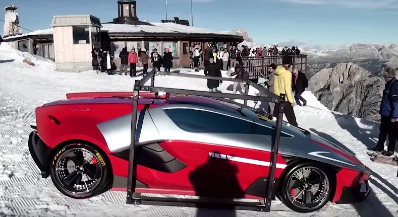 Italy's Frangivento exhibits the Asfané in the Dolomites