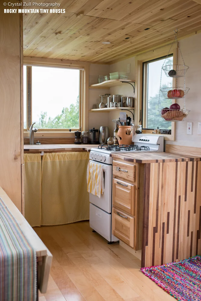 Another shot of the kitchen