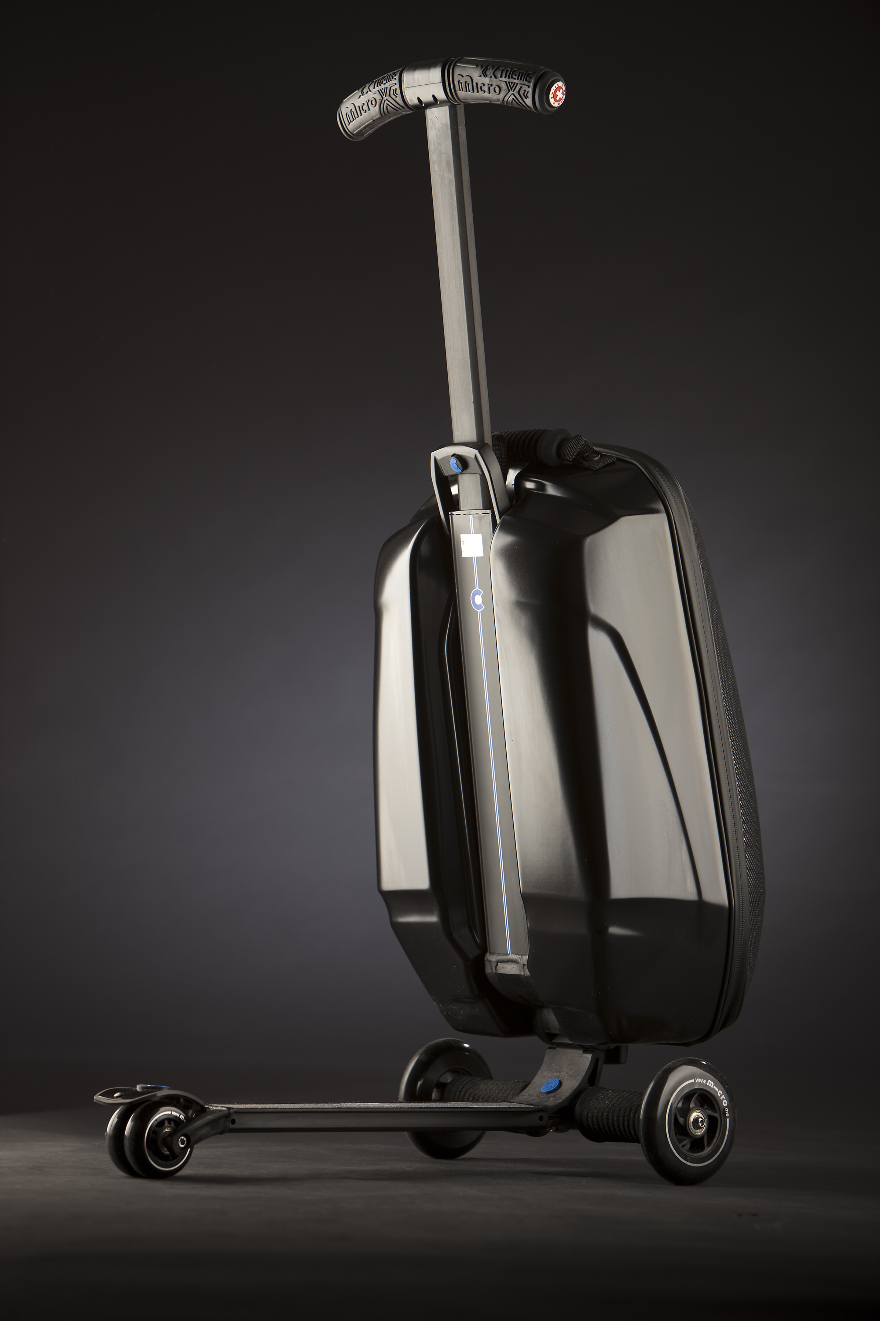 Micro Luggage lets travelers scoot through the airport