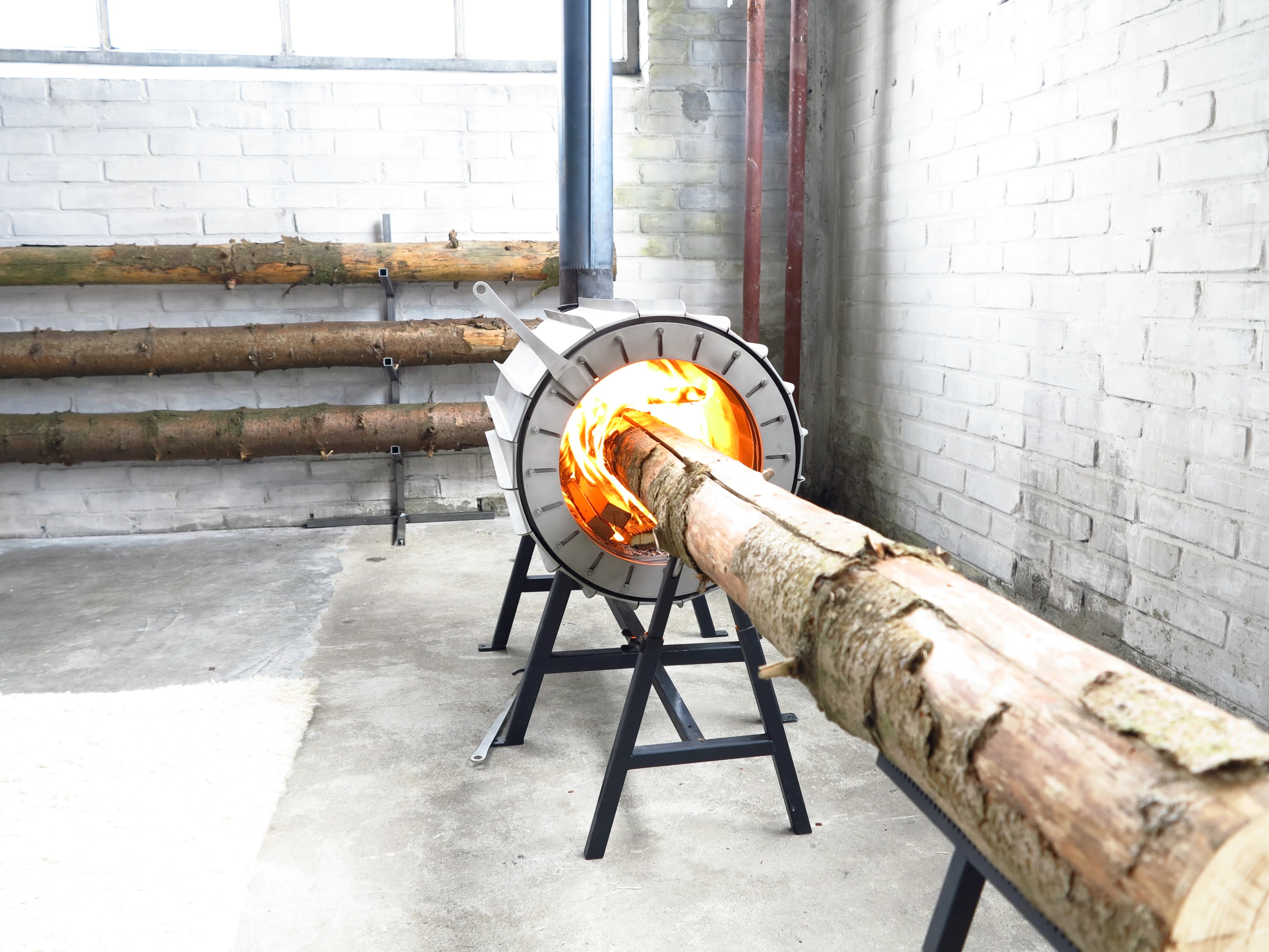 The Spruce Stove in use, prior to being closed around the log