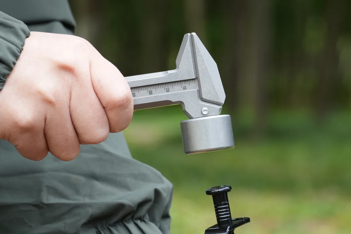 Users can switch between two head weight options