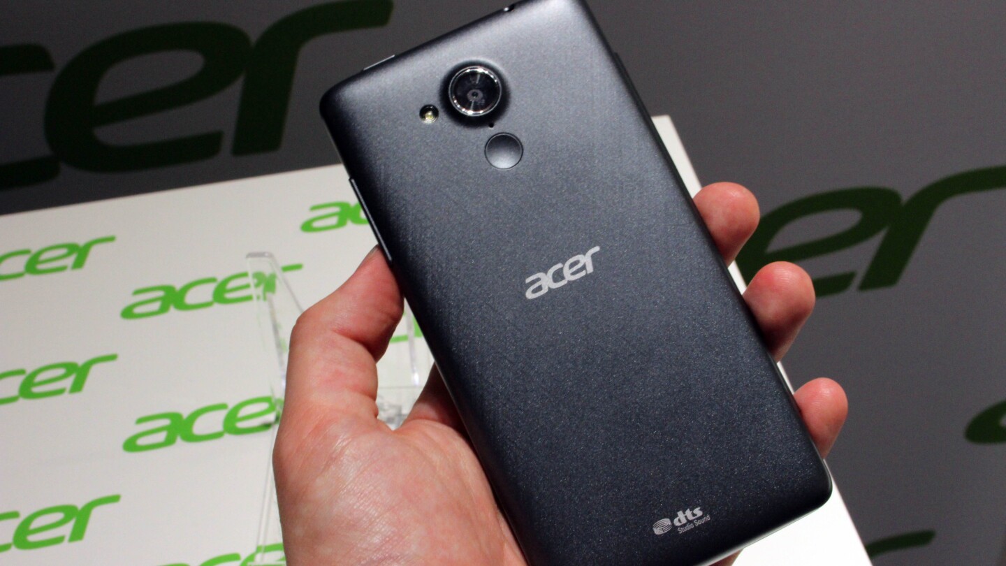 It also features the Acer Bright Magic system, which simultaneously enhances brightness and reduces noise in low-light photos