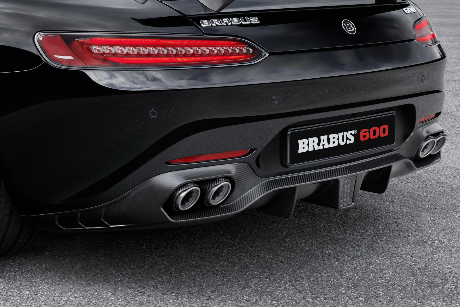 Thanks to a bi-modal exhaust, you can enjoy the sound of the V8 on the move without waking the neighbors