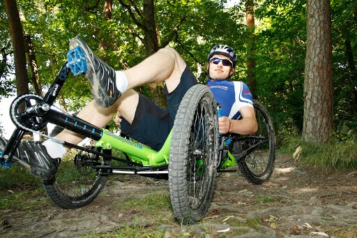 The Enduro sports two 20-inch rims at the front for steering, fitted with Jumpin' Jack tires from Schwalbe, and a 26-inch rear wheel with a Schwalbe Hans Dampf tire