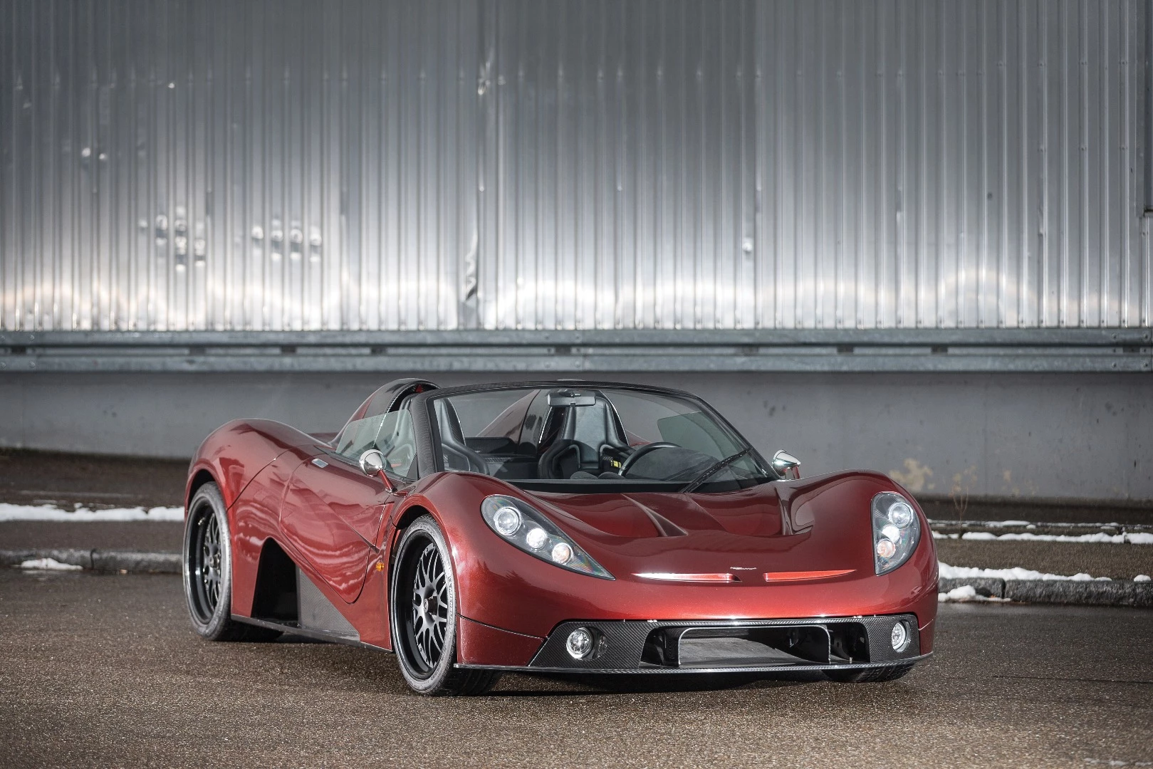 Our pick for the steal of the week. This 2005 Magnate P708 Barchetta is all that is left from an attempt to build a new supercar based on the Bizzarini P538 racing car. The Magnate cost $3.5 million to develop and uses a 7.0-liter LS7 V8 mated to a six-speed CIMA manual transmission. The body is carbon fiber and was built by Siam Intermagnate of Thailand. This is the only car completed and is by all reports a genuine supercar whose owner lost interest in the project. Great value for a truly unique sportscar, though the registration headaches no doubt depressed the final price to $109,462 (€89,125)