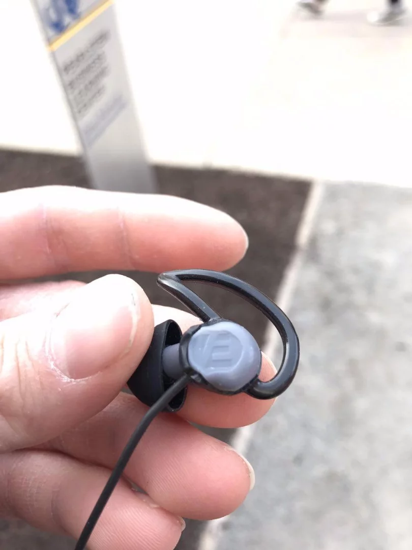 The Slimbuds earpiece has passive noise cancellation and powerful sound drivers to ensure audio quality