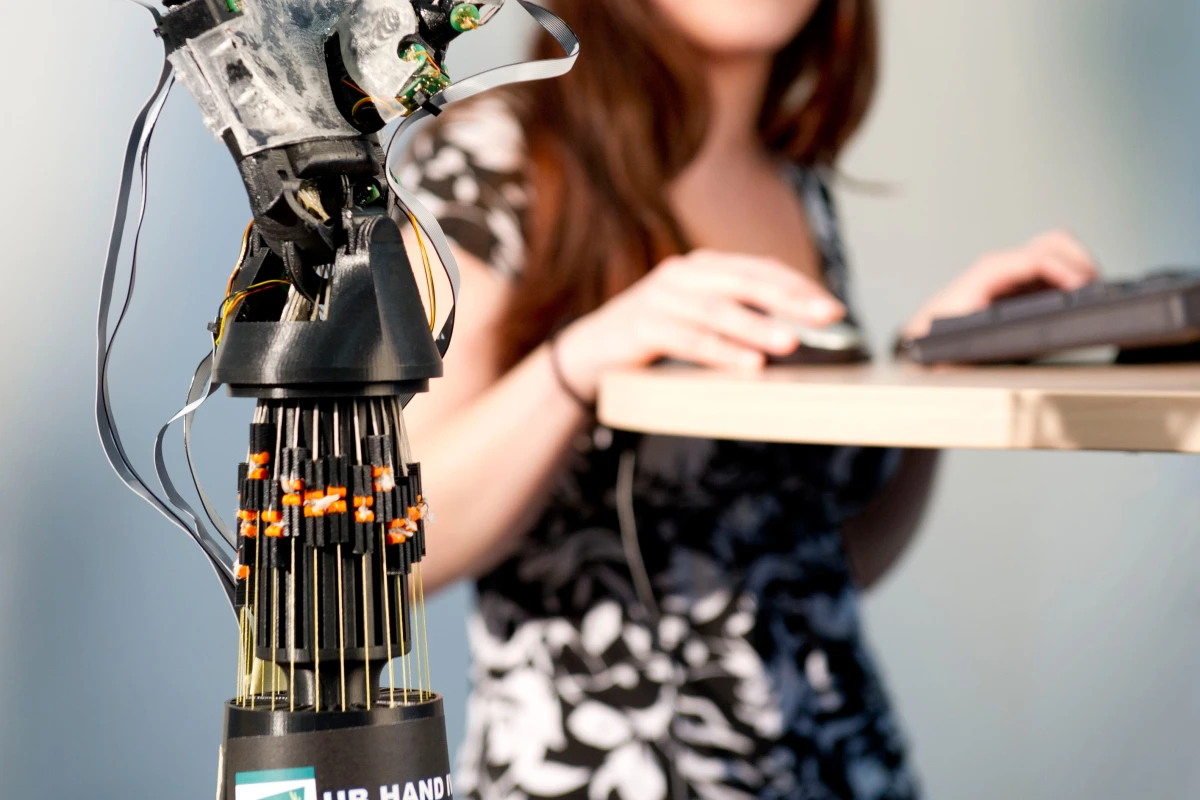 The robotic hand developed by European researchers that uses artificial tendons consisting of strings tightened using small, high-speed electric motors (Photo: Markus Breig)