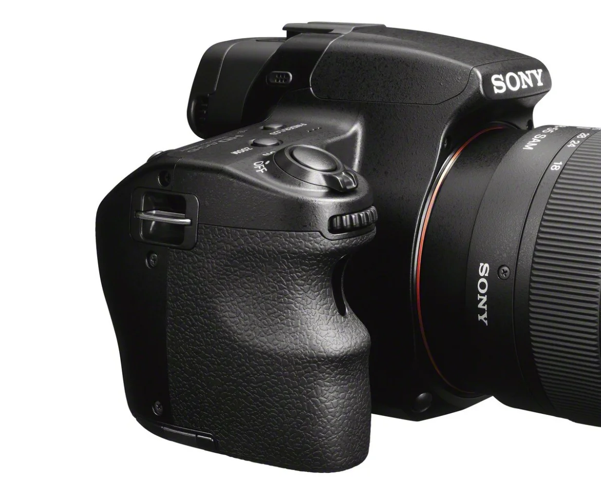 The only noticeable external change to the body of the new SLT-A37 camera appears to be with the hand grip, which looks to be a little more comfortable