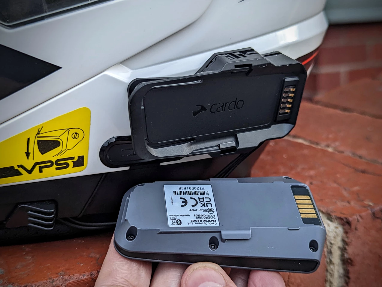 New magnetic air mount is a little bit too much fun to snap on. The magnet's so strong you can throw it on from a distance if you're game