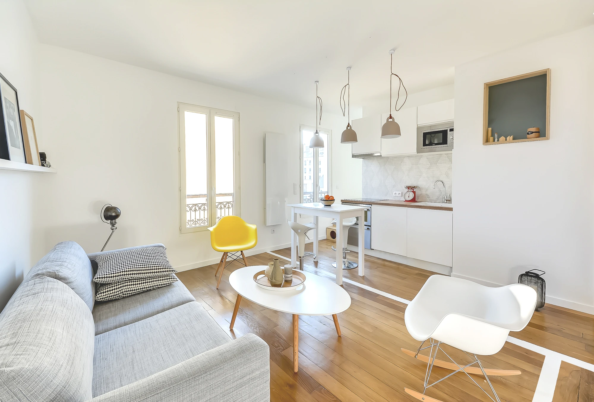 The apartment was renovated for a young couple and originally contained four dark and cramped rooms (Photo: Meero)