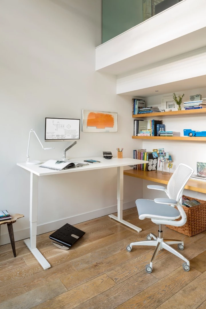 The Float can be easily adjusted for use sitting or standing using a small lever