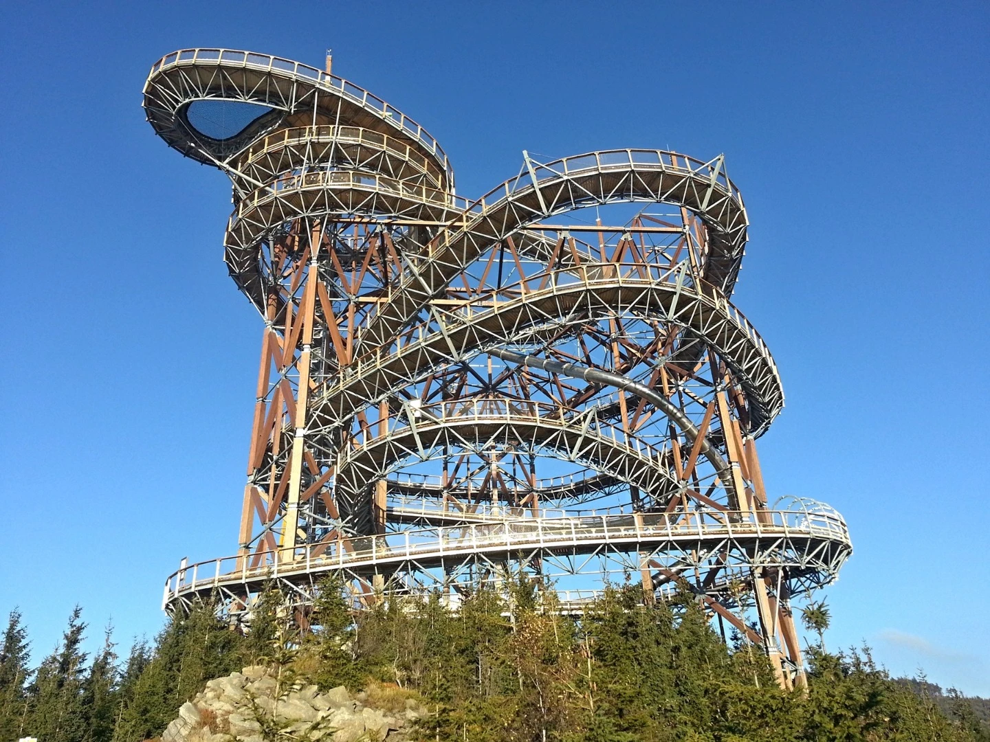 The Sky Walk is made of 600 cu m (21,200 cu ft) of larch wood