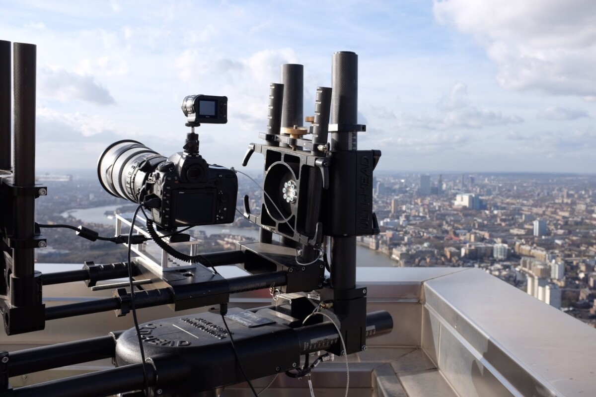 The Nikon d850 used for the shoot was mounted to a pre-programmed robotic motion control rig