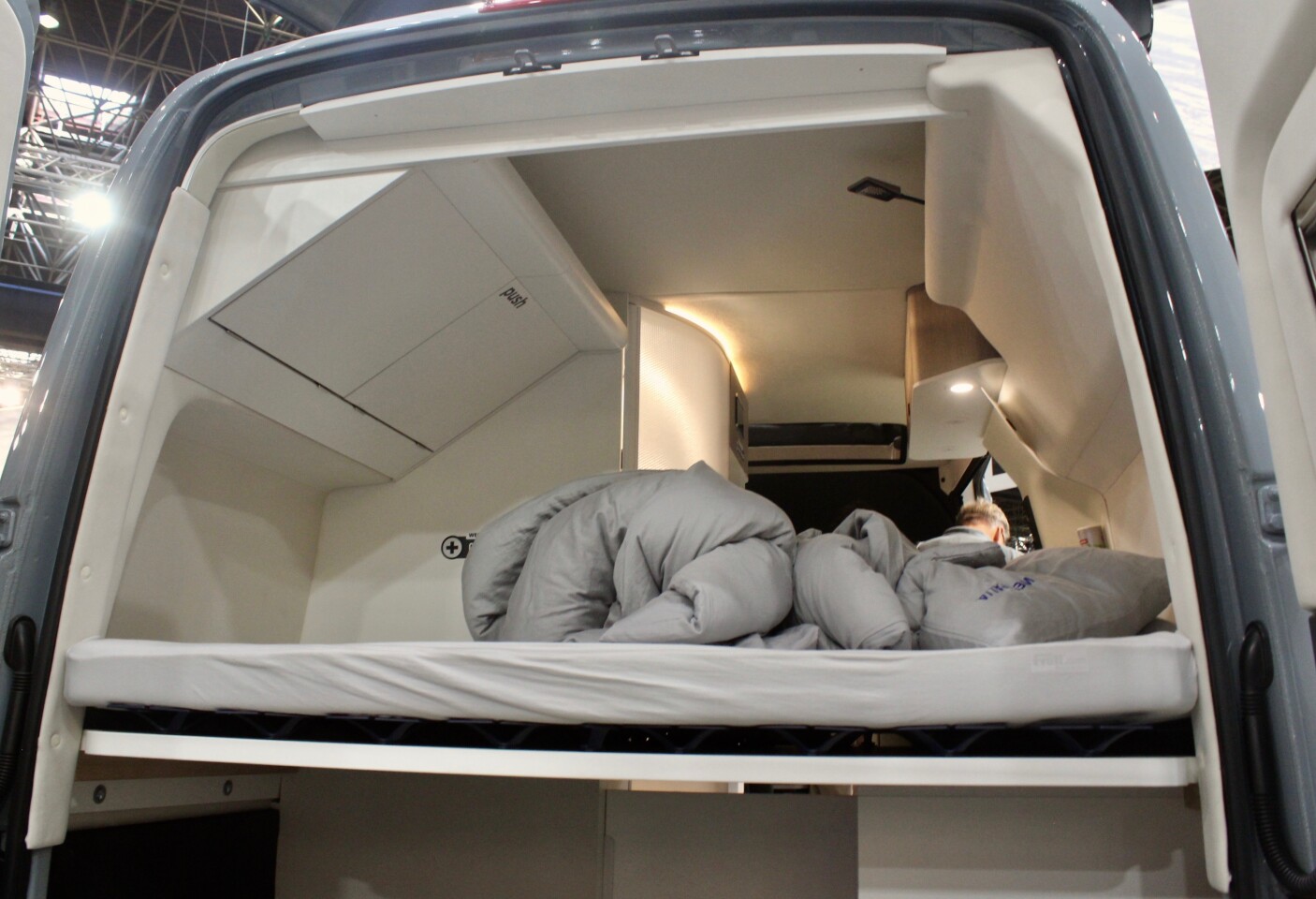 The side flare creates the extended foot box that allows for a bed length of 206 cm