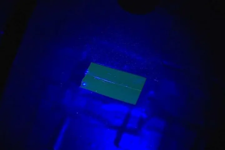 Newly-created polymers liquefy and fill in scratches when exposed to UV light, then resolidify once the light source is removed(Image: Case Western Reserve University)