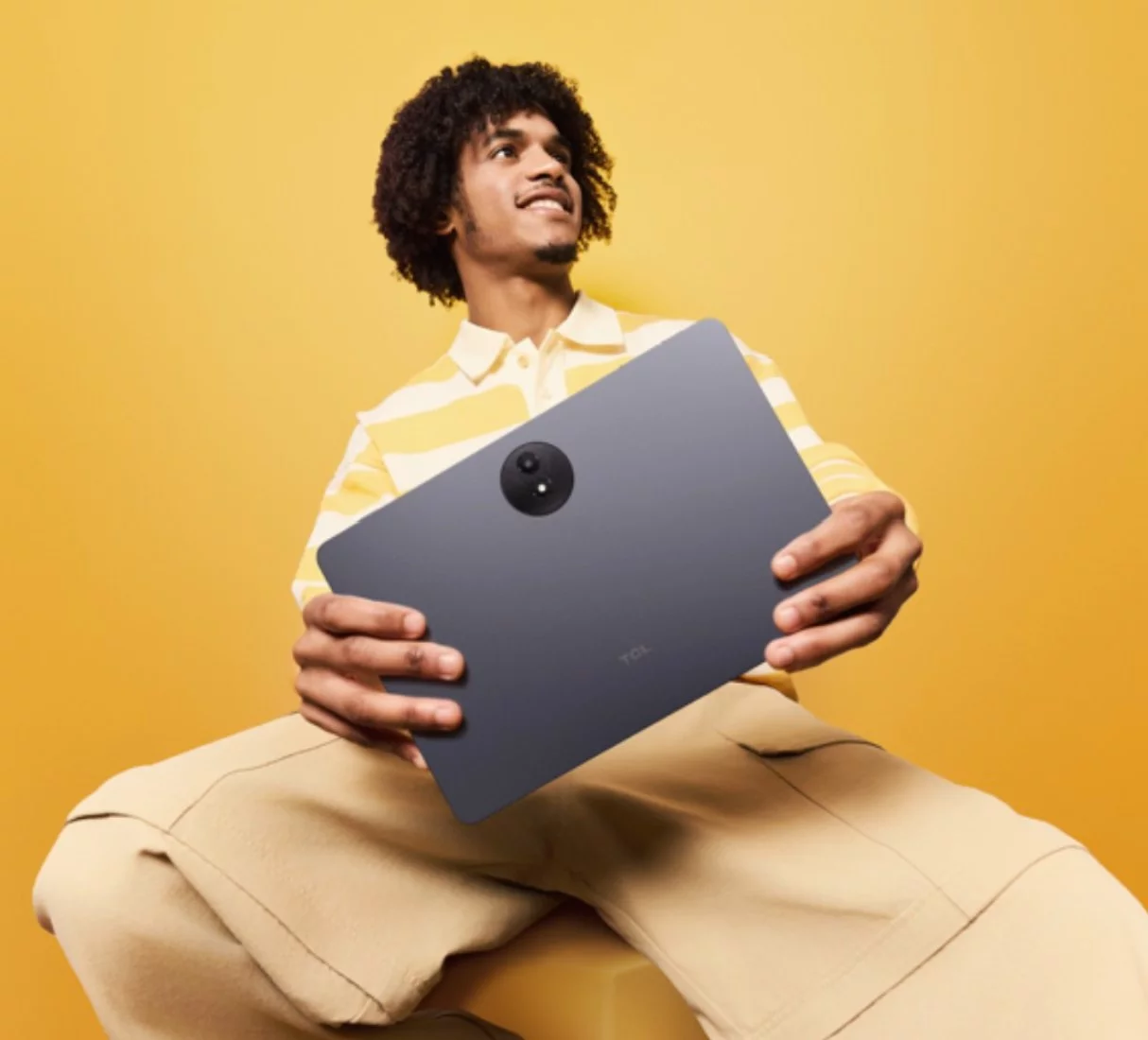 The TCL NXTPAPER 11 Plus measures 260.48 x 176.82 x 6.5 mm and tips the scales at