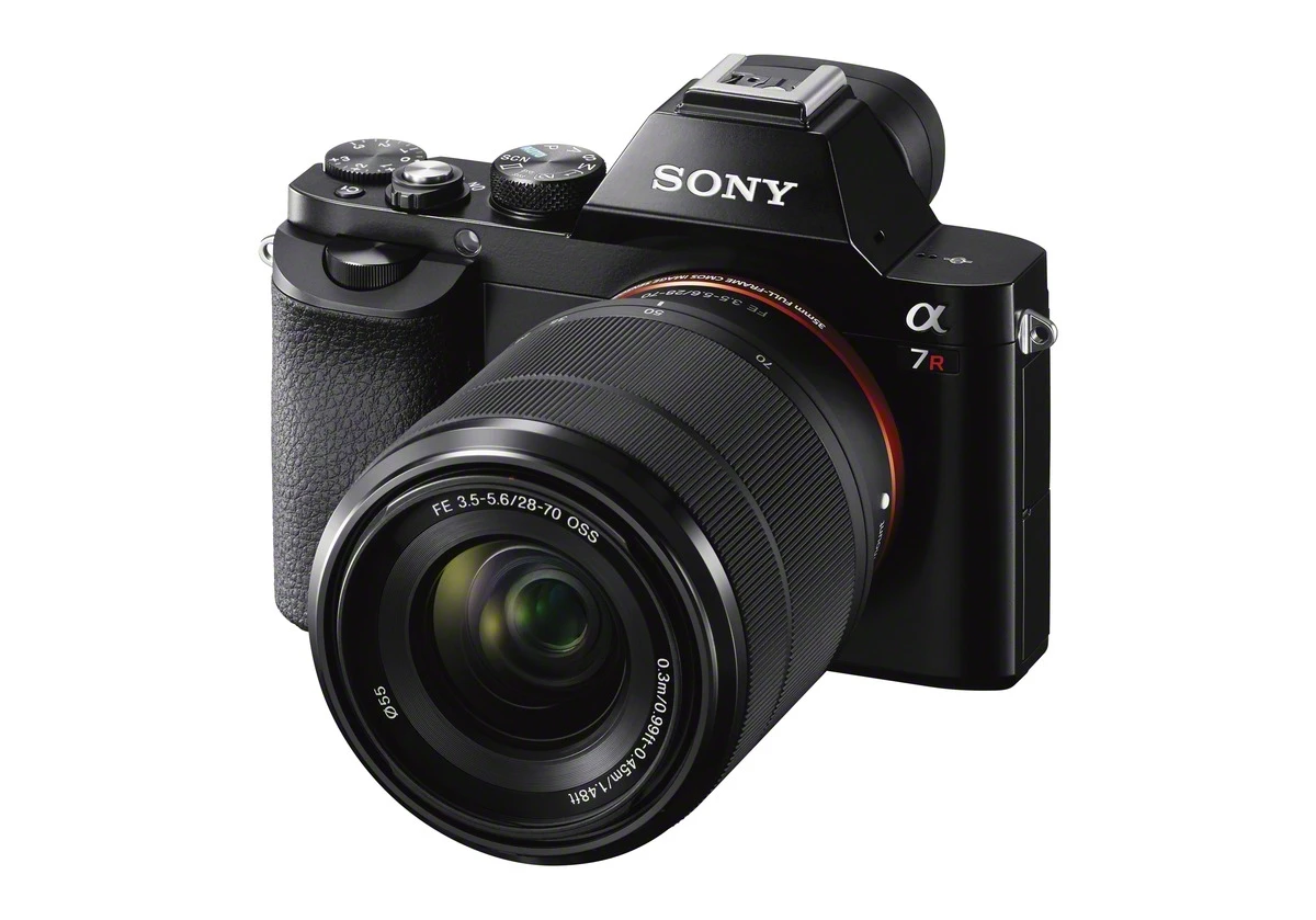 The α7R has built-in Wi-Fi for remote viewing, exposure control or shutter release on a smartphone, and NFC technology for one touch sharing with an Xperia or compatible Android smartphone/tablet.