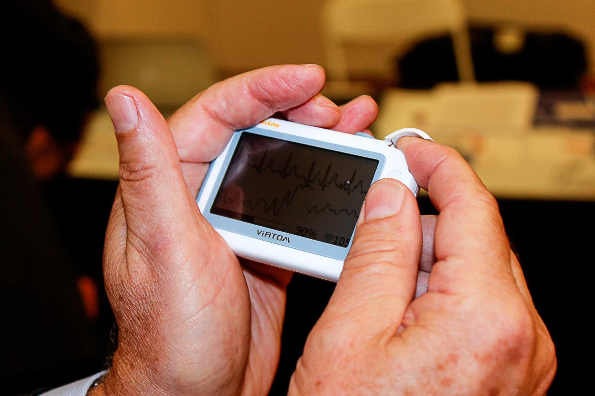 Viatom CheckMe is designed for clinical and home use
