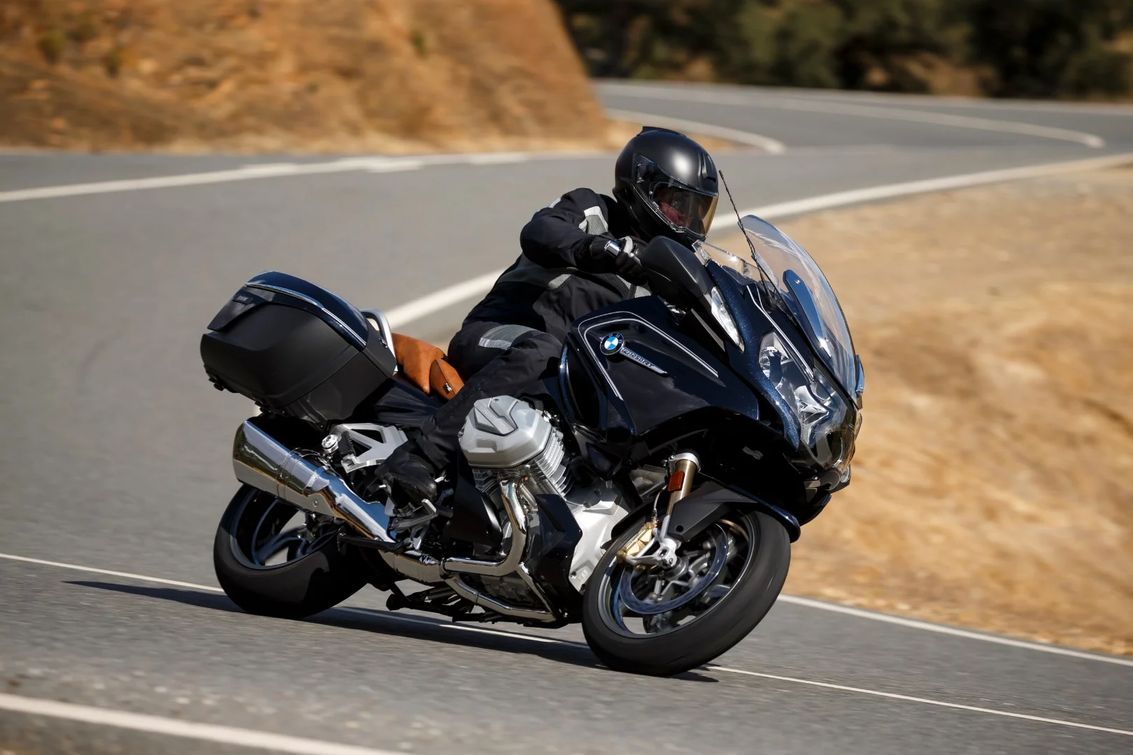 The 2019 BMW R 1250 RT in action