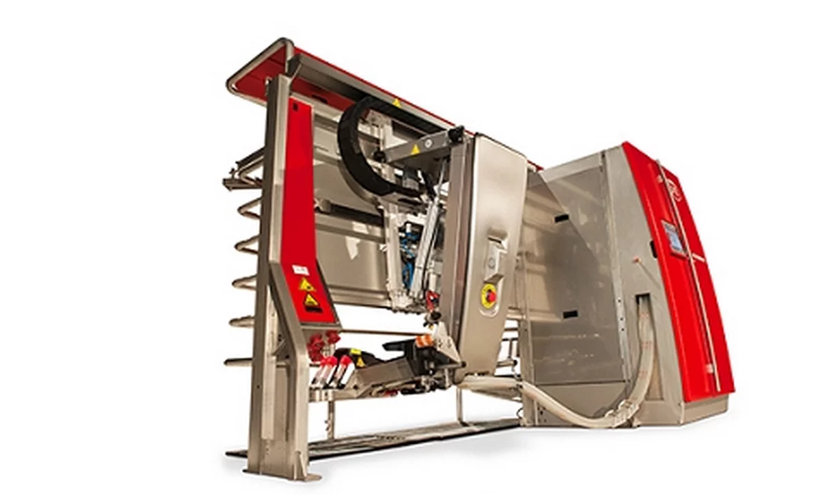 The Astronaut 4 steam cleans the system between milkings