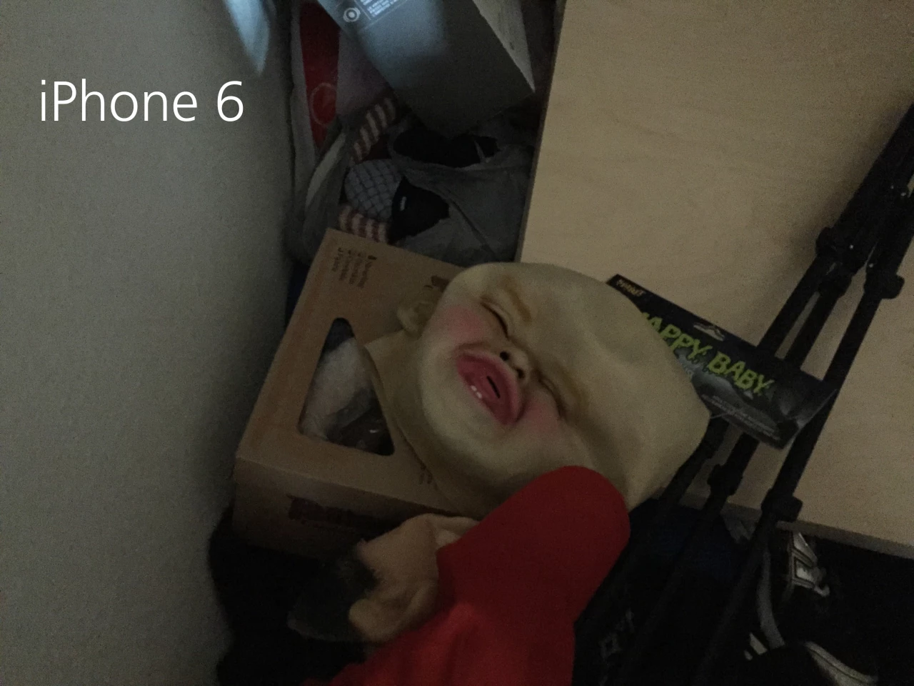 A dark closet, taken with the iPhone 6 (Photo: Will Shanklin/Gizmag.com)