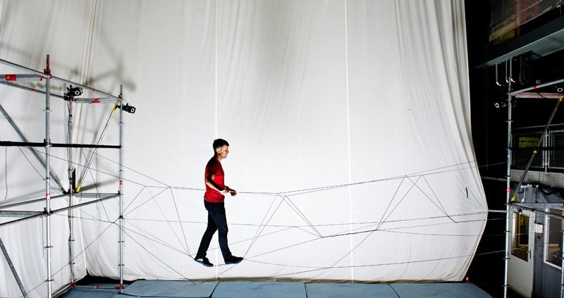 A fleet of quadcopters equipped with motorized spools of light-but-strong rope moved autonomously between two scaffolds at ETH Zürich's Institute for Dynamic Systems and Control, weaving a series of knots, links and braids across nine segments
