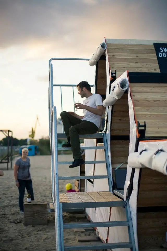 Access is gained via metal steps (Photo: B-And-Bee)