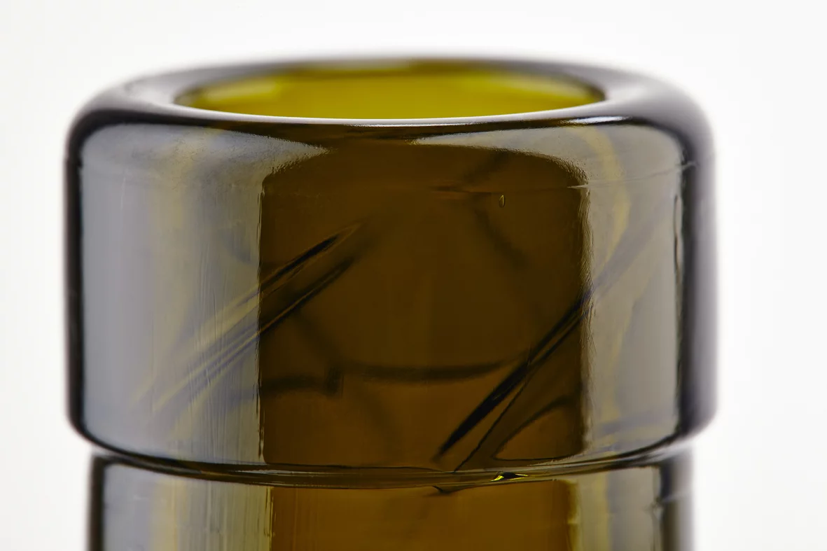 Side view of the threaded neck of the Helix bottle
