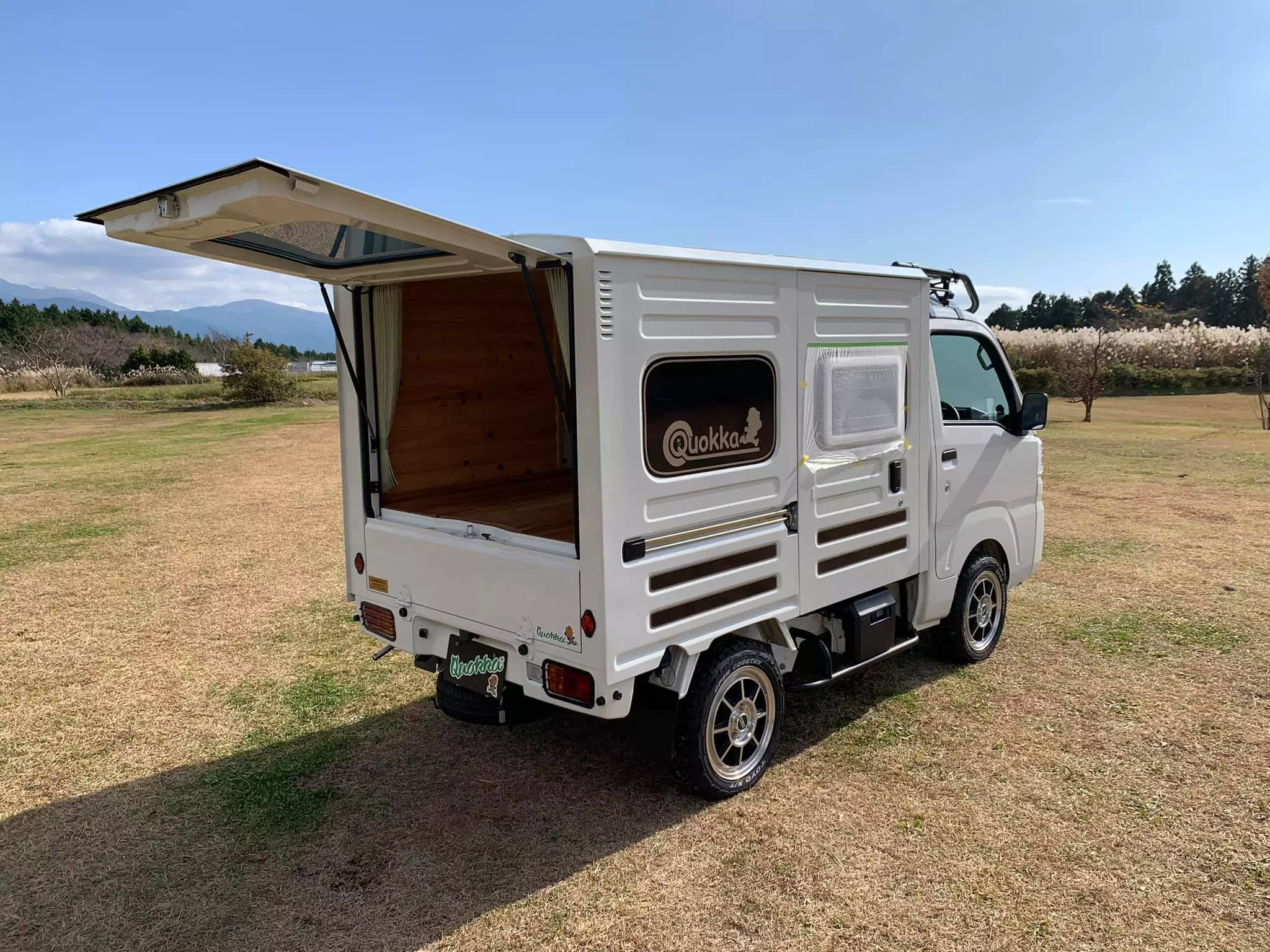 The two-part Hijet tailgate makes a natural rear window for al fresco dining